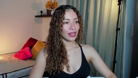 Snapshot of isa_____ chatting on October 18, 1:52 am isa_____ online show from October 18, 1:52 am