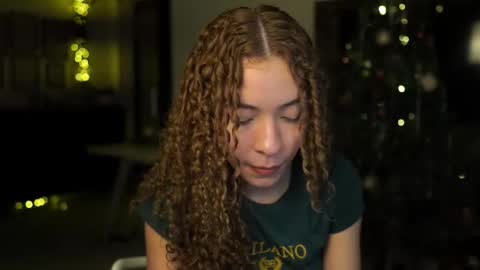 Snapshot of isa_____ chatting on December 16, 12:59 am isa_____ online show from December 16, 12:59 am