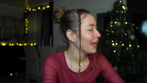 Snapshot of isa_____ chatting on December 20, 3:35 am isa_____ online show from December 20, 3:35 am