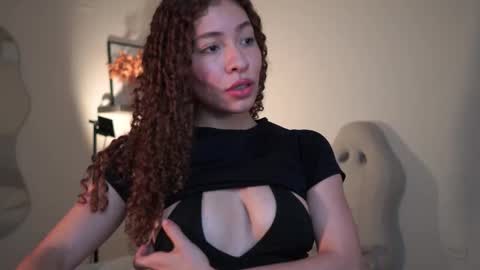 Snapshot of isa_____ chatting on February 3, 12:53 am isa_____ online show from February 3, 12:53 am