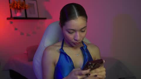 Snapshot of isa_____ chatting on February 8, 2:59 am isa_____ online show from February 8, 2:59 am