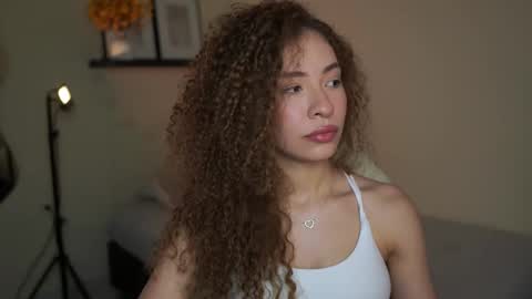 Snapshot of isa_____ chatting on February 28, 2:01 am isa_____ online show from February 28, 2:01 am