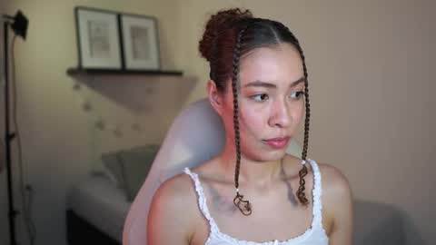 Snapshot of isa_____ chatting on March 5, 1:56 am isa_____ online show from March 5, 1:56 am