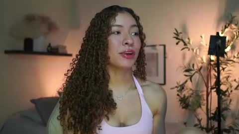 Snapshot of isa_____ chatting on July 6, 12:13 pm isa_____ online show from July 6, 12:13 pm