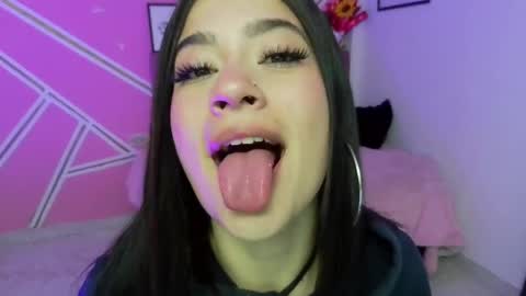 isa__rodriguez online show from May 19, 1:06 pm