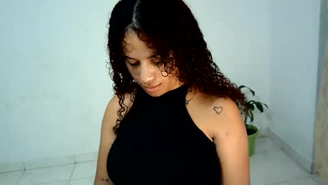 Snapshot of isa_bellaxx23 chatting on June 9, 11:27 pm isa_bellaxx23 online show from June 9, 11:27 pm