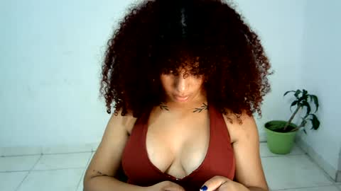 Snapshot of isa_bellaxx23 chatting on June 12, 1:59 am isa_bellaxx23 online show from June 12, 1:59 am