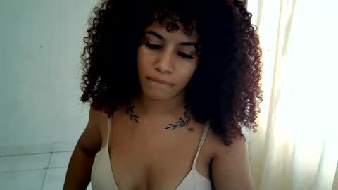 Snapshot of isa_bellaxx23 chatting on June 17, 7:48 pm isa_bellaxx23 online show from June 17, 7:48 pm
