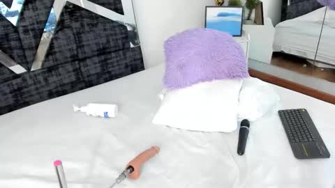 oIssaJonneso online show from March 5, 2:02 pm