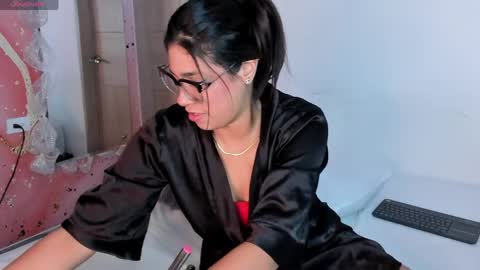 oIssaJonneso online show from April 16, 1:01 pm