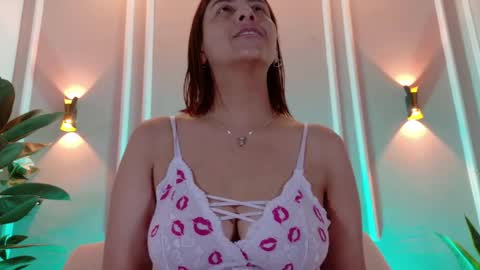 Isabella online show from April 15, 11:50 am