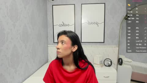 Snapshot of isa_little4u chatting on June 1, 10:17 am online show from June 1, 10:17 am