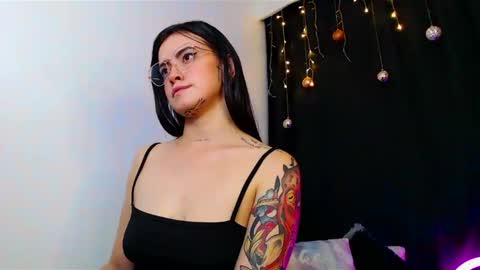 Snapshot of isa_maiden_ chatting on December 31, 8:04 am online show from December 31, 8:04 am