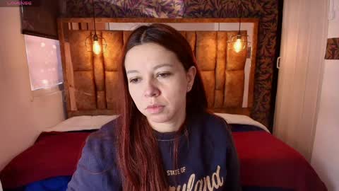 Snapshot of isa_thompson__ chatting on April 27, 11:52 am I S A online show from April 27, 11:52 am