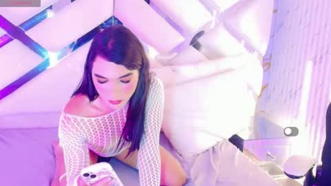 Snapshot of isa_villa chatting on May 12, 5:15 am isa online show from May 12, 5:15 am