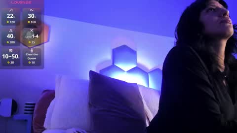 Snapshot of isa_winslow chatting on December 21, 9:11 pm Isa online show from December 21, 9:11 pm