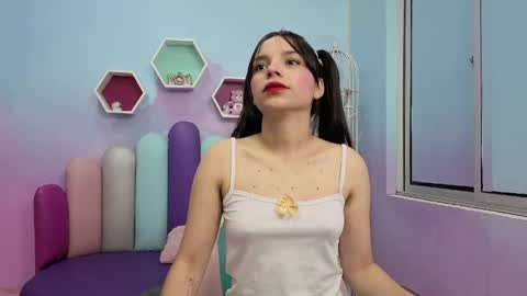 Snapshot of isaa_skinnyy chatting on June 8, 3:51 am Isaa Skinny online show from June 8, 3:51 am
