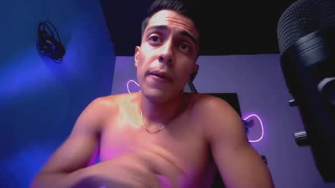 Snapshot of isaac279 chatting on December 24, 2:43 am isaac279 online show from December 24, 2:43 am