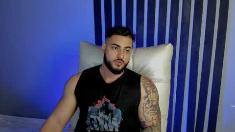 Snapshot of isaac_connor1 chatting on November 23, 9:14 pm Isaac online show from November 23, 9:14 pm