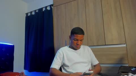 isaac_master77 online show from November 11, 2:55 am