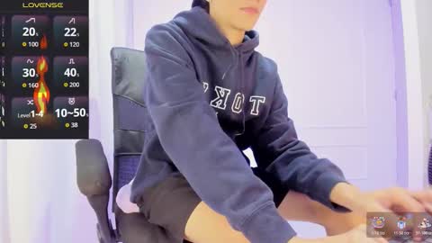 Snapshot of isaac_miler chatting on November 14, 8:51 pm isaac online show from November 14, 8:51 pm