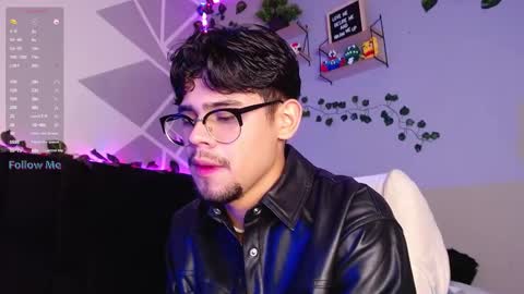 Snapshot of isaac_saenz chatting on December 5, 12:41 am Isaac Saenz. online show from December 5, 12:41 am