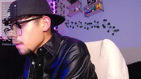 Snapshot of isaac_saenz chatting on December 5, 3:48 am Isaac Saenz. online show from December 5, 3:48 am