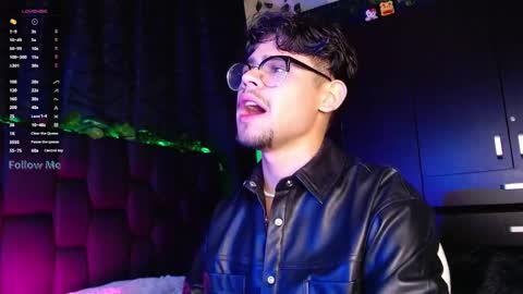 Snapshot of isaac_saenz chatting on December 17, 12:23 am Isaac Saenz. online show from December 17, 12:23 am