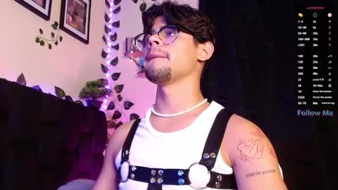 Snapshot of isaac_saenz chatting on February 14, 1:34 am Isaac Saenz. online show from February 14, 1:34 am