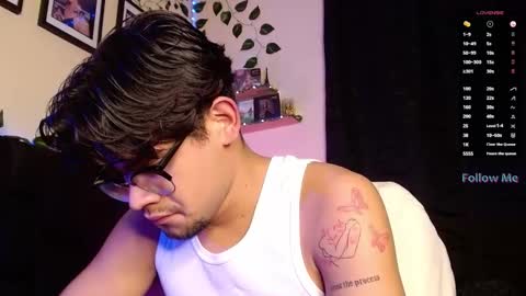 Snapshot of isaac_saenz chatting on February 17, 11:31 pm Isaac Saenz. online show from February 17, 11:31 pm