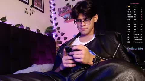 Snapshot of isaac_saenz chatting on February 20, 10:04 pm Isaac Saenz. online show from February 20, 10:04 pm