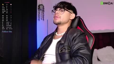 Snapshot of isaac_saenz chatting on September 10, 12:43 am Isaac Saenz. online show from September 10, 12:43 am