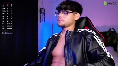 Snapshot of isaac_saenz chatting on September 17, 11:28 pm Isaac Saenz. online show from September 17, 11:28 pm