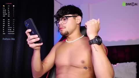 Snapshot of isaac_saenz chatting on September 23, 11:19 pm Isaac Saenz. online show from September 23, 11:19 pm