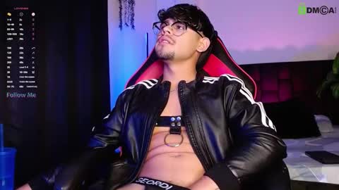 Snapshot of isaac_saenz chatting on October 3, 1:35 am Isaac Saenz. online show from October 3, 1:35 am