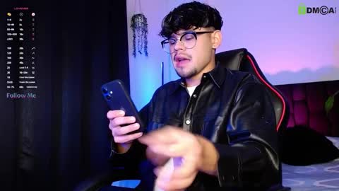 Snapshot of isaac_saenz chatting on October 4, 12:30 am Isaac Saenz. online show from October 4, 12:30 am