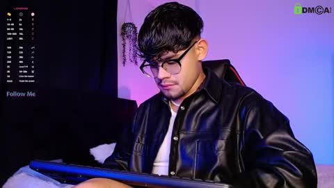 Snapshot of isaac_saenz chatting on October 15, 11:38 pm Isaac Saenz. online show from October 15, 11:38 pm