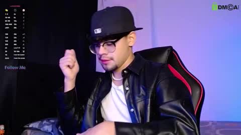 Snapshot of isaac_saenz chatting on November 1, 10:01 pm Isaac Saenz. online show from November 1, 10:01 pm