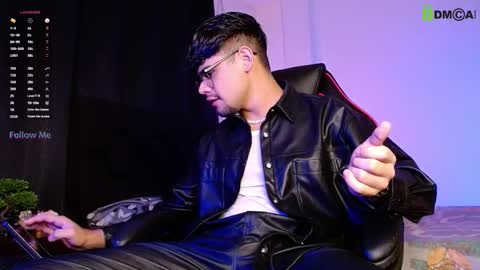 Snapshot of isaac_saenz chatting on November 9, 12:31 am Isaac Saenz. online show from November 9, 12:31 am