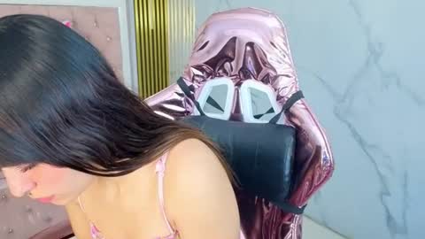 isabeau_s online show from June 25, 1:37 pm