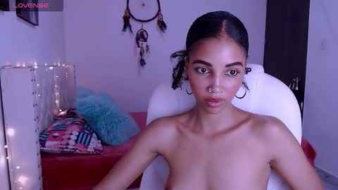 Snapshot of isabel_bailey chatting on March 5, 8:27 pm isabel online show from March 5, 8:27 pm