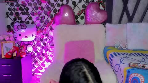 Snapshot of isabel_jamess chatting on February 14, 9:11 pm Isa online show from February 14, 9:11 pm