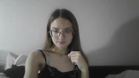 isabel_loveee online show from February 3, 5:40 pm