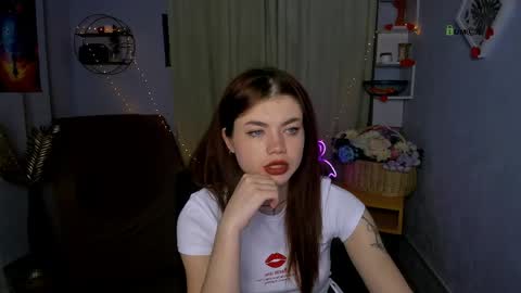Snapshot of isabel_wave chatting on May 4, 7:10 pm isabel online show from May 4, 7:10 pm