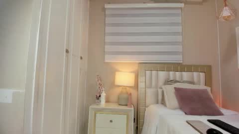 isabela__x online show from March 23, 11:25 am