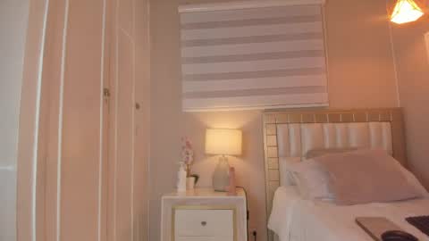 isabela__x online show from May 30, 11:40 am