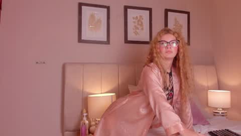 isabela__x online show from July 16, 11:38 am