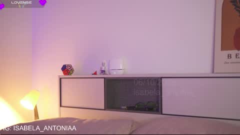 Snapshot of isabela_antonia_ chatting on October 12, 12:04 pm online show from October 12, 12:04 pm