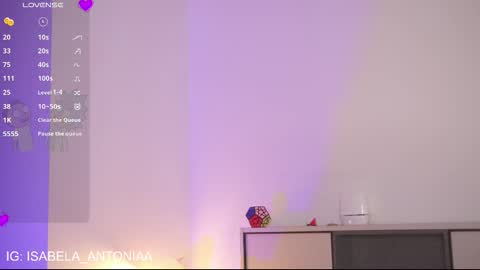 Snapshot of isabela_antonia_ chatting on October 15, 12:27 pm online show from October 15, 12:27 pm