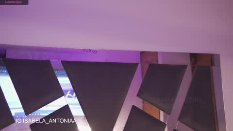 Snapshot of isabela_antonia_ chatting on April 25, 12:46 am online show from April 25, 12:46 am